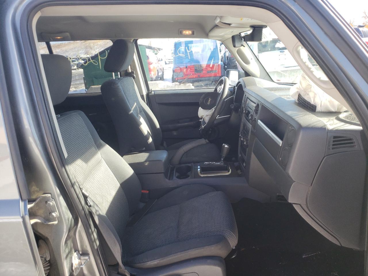 Photo 5 from auction – 2008 JEEP COMMANDER with VIN 1J8HG48K88C135452