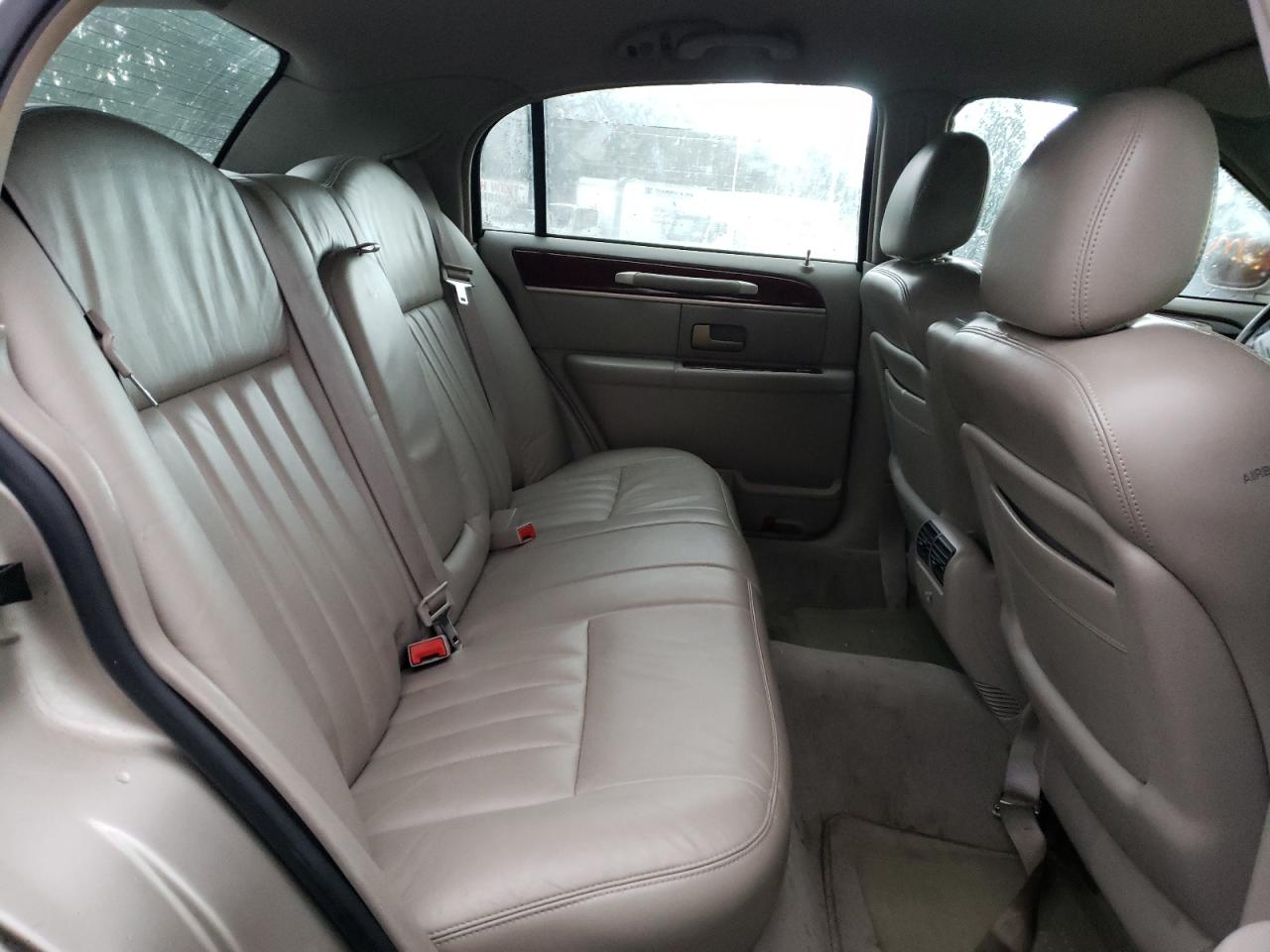 Photo 6 from auction – 2004 LINCOLN TOWN CAR E with VIN 1LNHM81W44Y627294