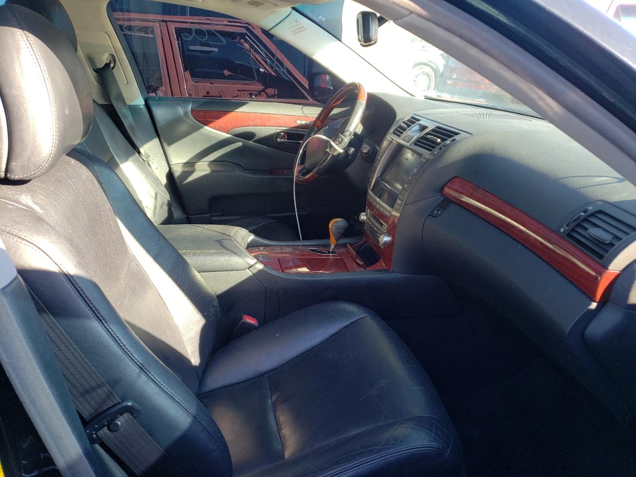 Photo 5 from auction – 2010 LEXUS LS 460 with VIN JTHBL5EF6A5092079