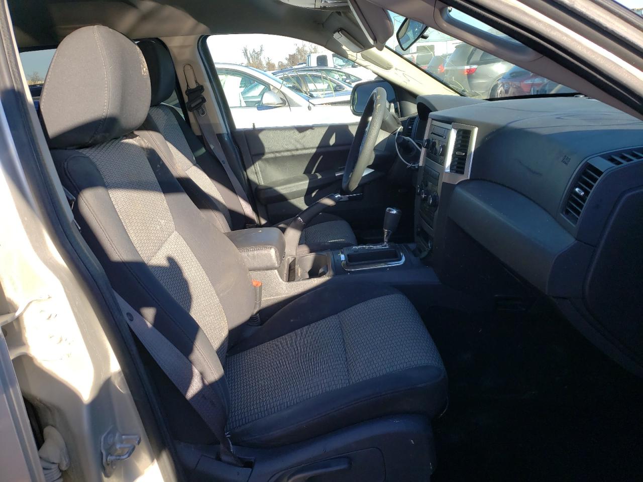 Photo 5 from auction – 2010 JEEP GRAND CHER with VIN 1J4PR4GK2AC119942