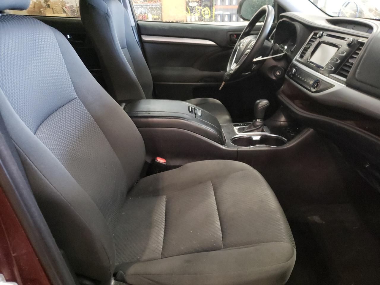 Photo 5 from auction – 2016 TOYOTA HIGHLANDER with VIN 5TDBKRFH5GS342054