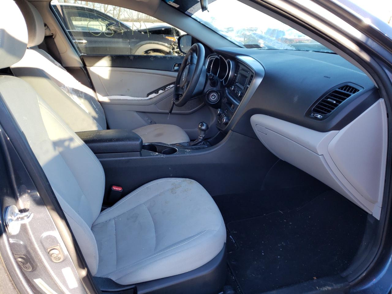 Photo 5 from auction – 2015 KIA OPTIMA LX with VIN 5XXGM4A77FG388017