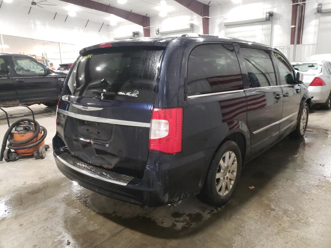 Photo 4 from auction – 2011 CHRYSLER TOWN & COU with VIN 2A4RR8DG8BR746959