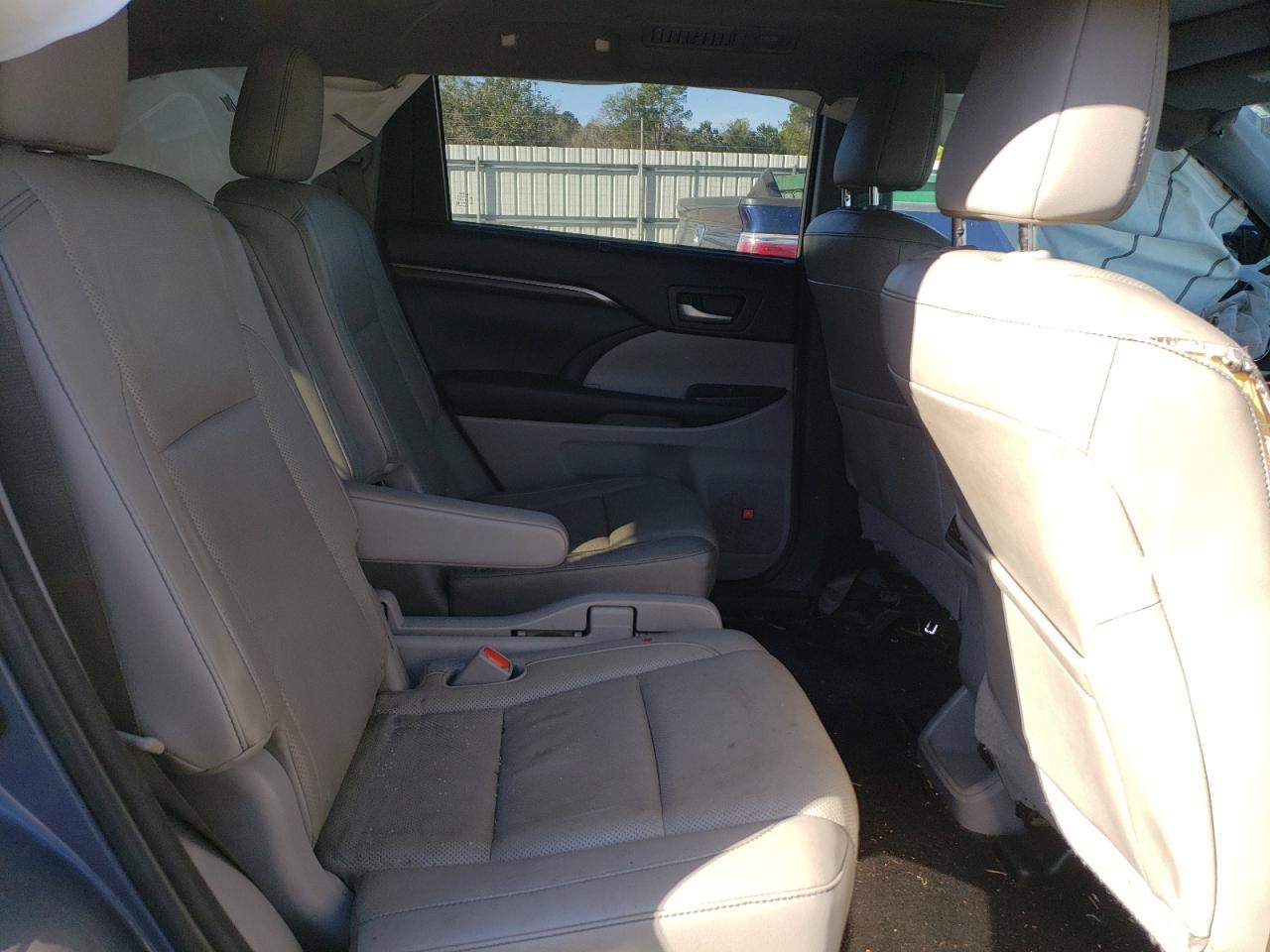 Photo 6 from auction – 2014 TOYOTA HIGHLANDER with VIN 5TDDKRFH0ES054545