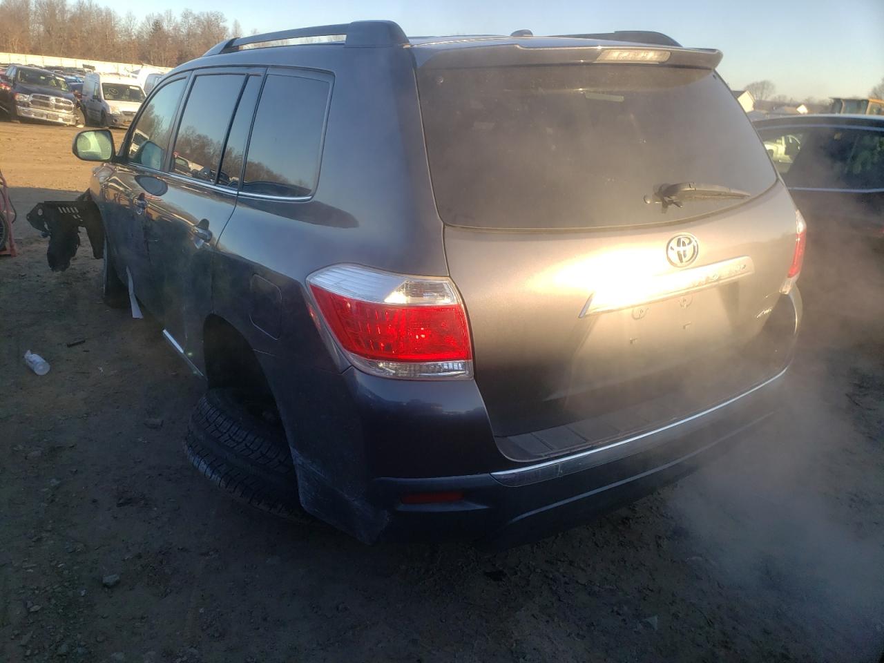 Photo 3 from auction – 2011 TOYOTA HIGHLANDER with VIN 5TDBK3EH5BS070418