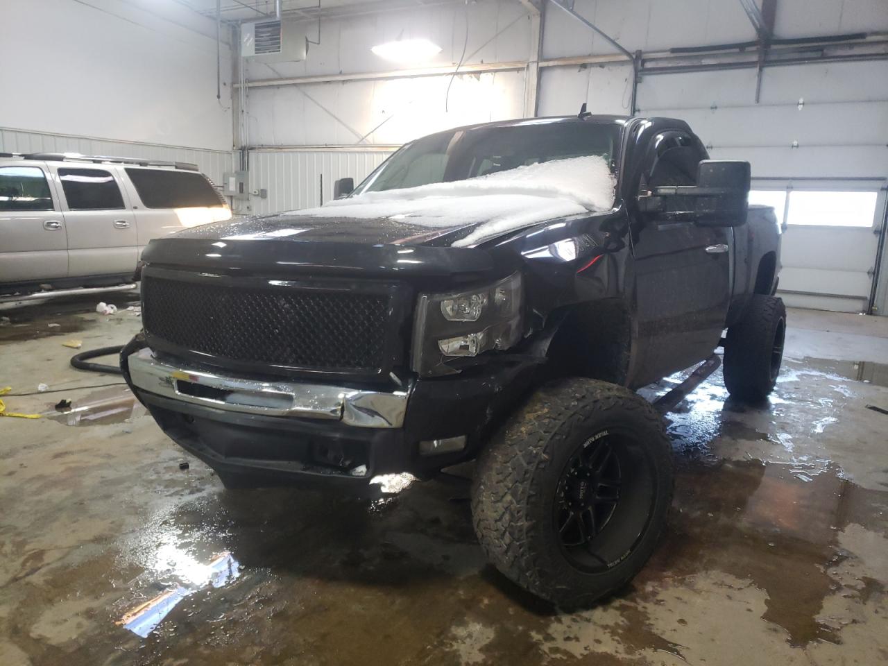 Photo 2 from auction – 2011 CHEVROLET SILVERADO with VIN 1GCRKSE3XBZ299401
