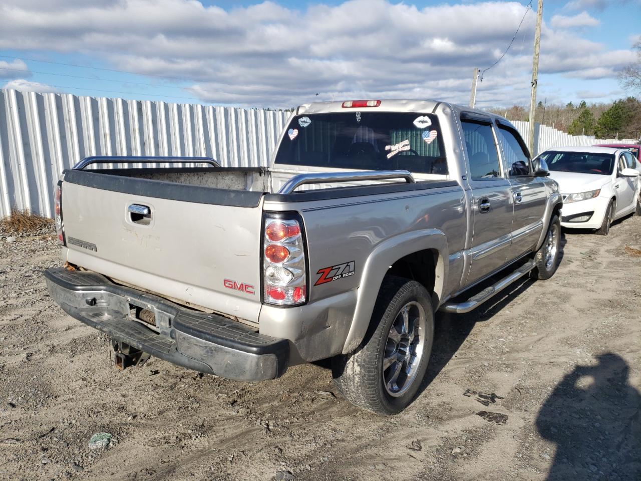 Photo 4 from auction – 2005 GMC NEW SIERRA with VIN 2GTEK13T351194045