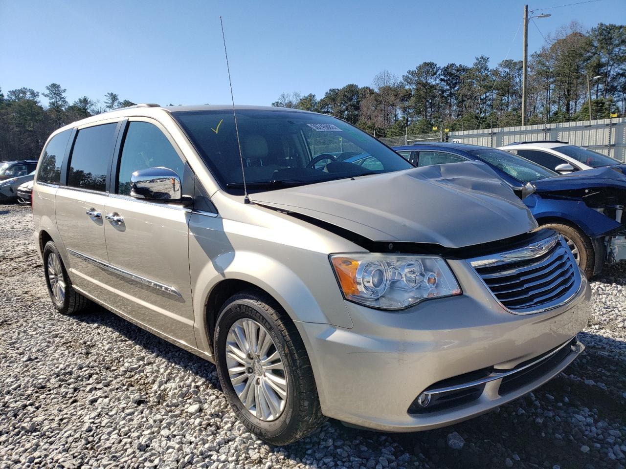CHRYSLER TOWN & COU 2014 with VIN 2C4RC1GGXER338770 - Photo from auction