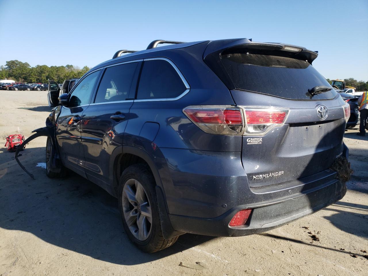 Photo 3 from auction – 2014 TOYOTA HIGHLANDER with VIN 5TDDKRFH0ES054545