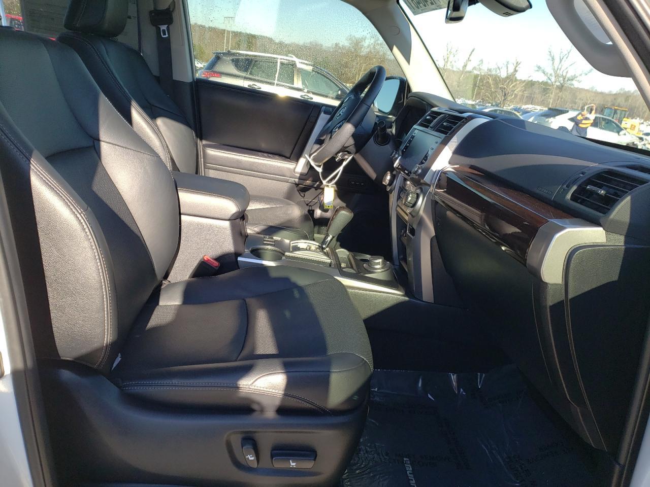 Photo 5 from auction – 2020 TOYOTA 4RUNNER SR with VIN JTEBU5JR7L5772585