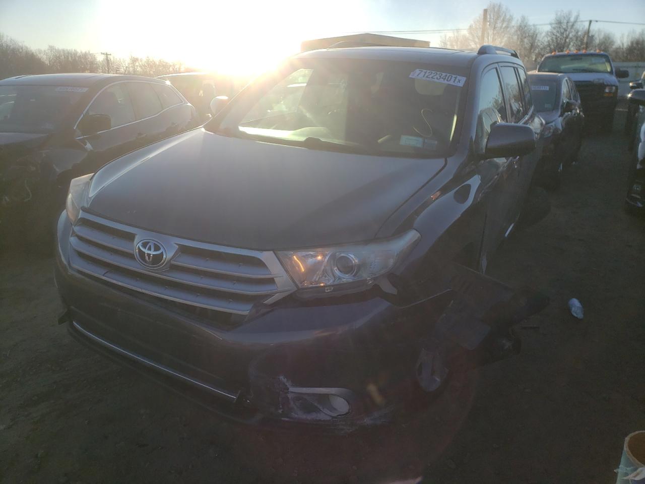 Photo 2 from auction – 2011 TOYOTA HIGHLANDER with VIN 5TDBK3EH5BS070418
