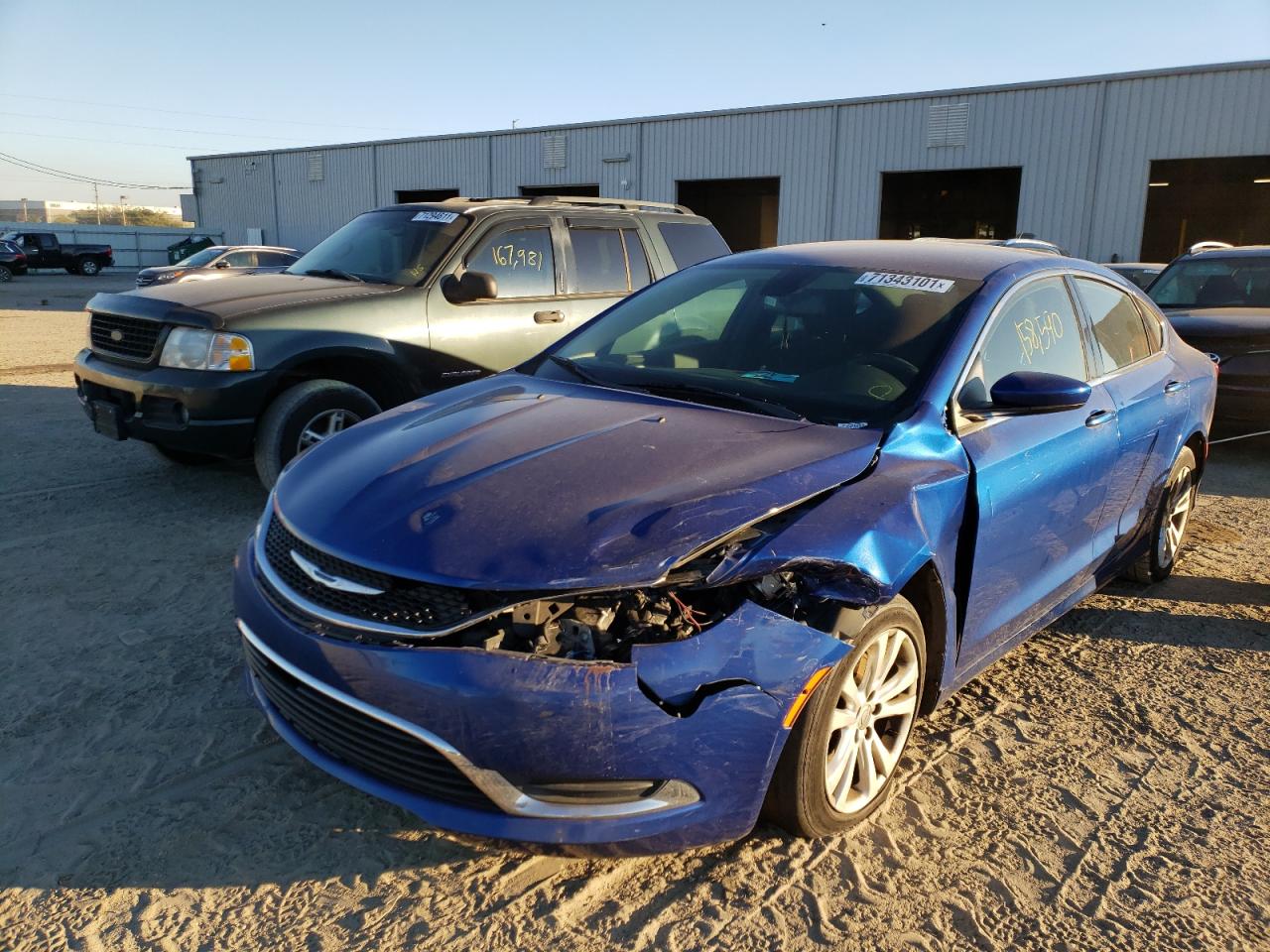 Photo 2 from auction – 2015 CHRYSLER 200 LIMITE with VIN 1C3CCCAB5FN718665