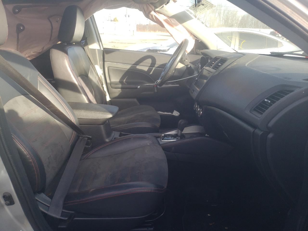 Photo 5 from auction – 2018 MITSUBISHI OUTLANDER with VIN JA4AP3AW3JZ032792