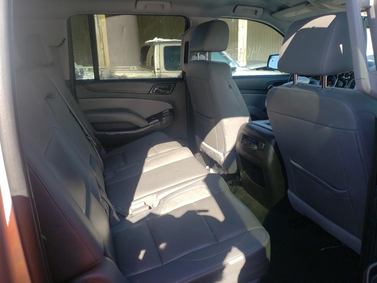 Photo 6 from auction – 2016 CHEVROLET SUBURBAN C with VIN 1GNSCHKC1GR111756