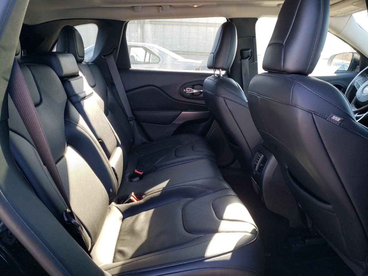 Photo 6 from auction – 2019 JEEP CHEROKEE L with VIN 1C4PJMDX8KD133174