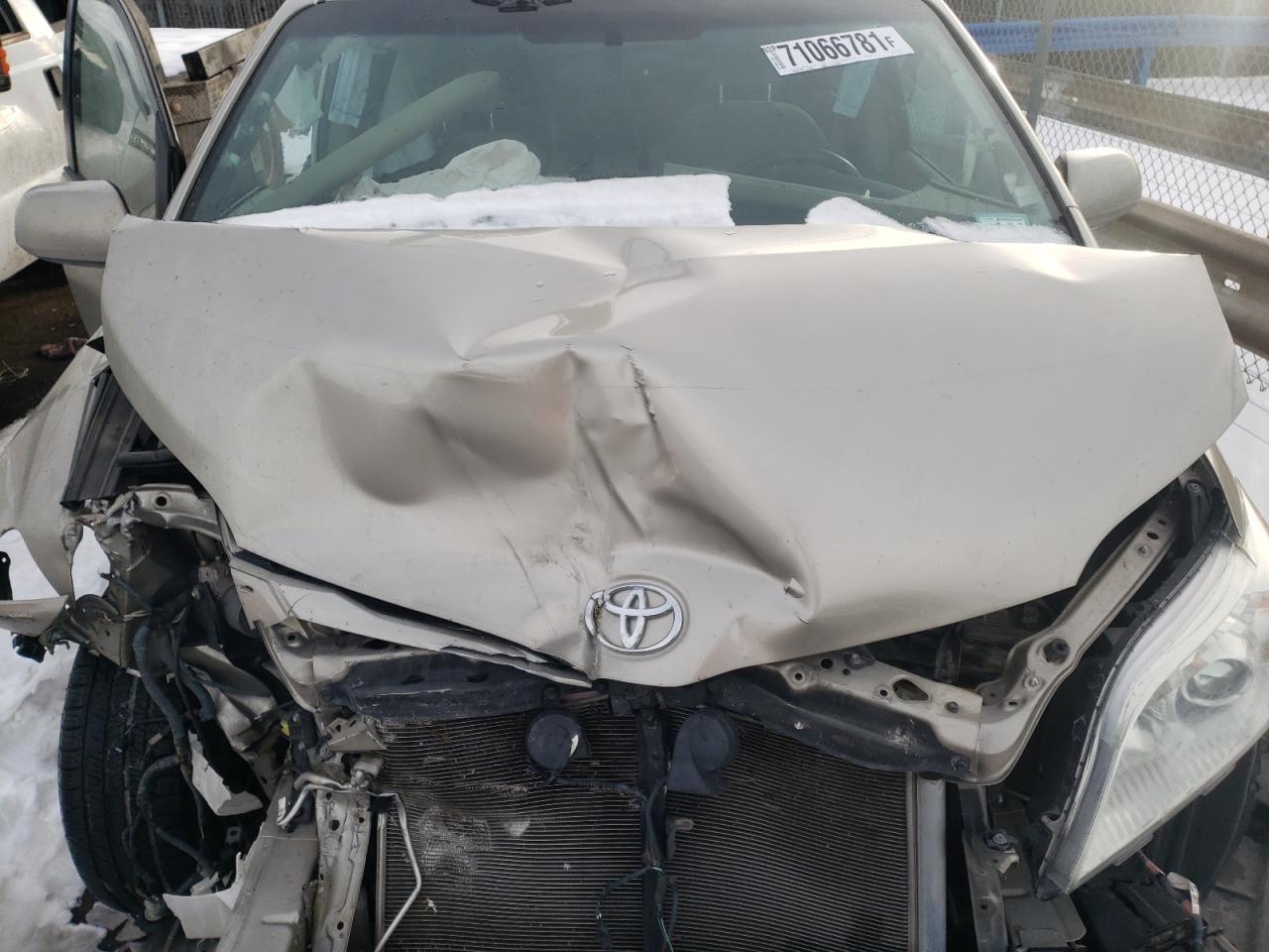 Photo 7 from auction – 2016 TOYOTA SIENNA LE with VIN 5TDKK3DC5GS745195