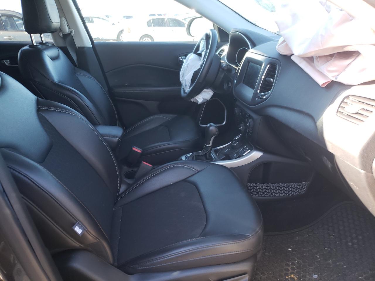 Photo 5 from auction – 2019 JEEP COMPASS LA with VIN 3C4NJDBB6KT697138