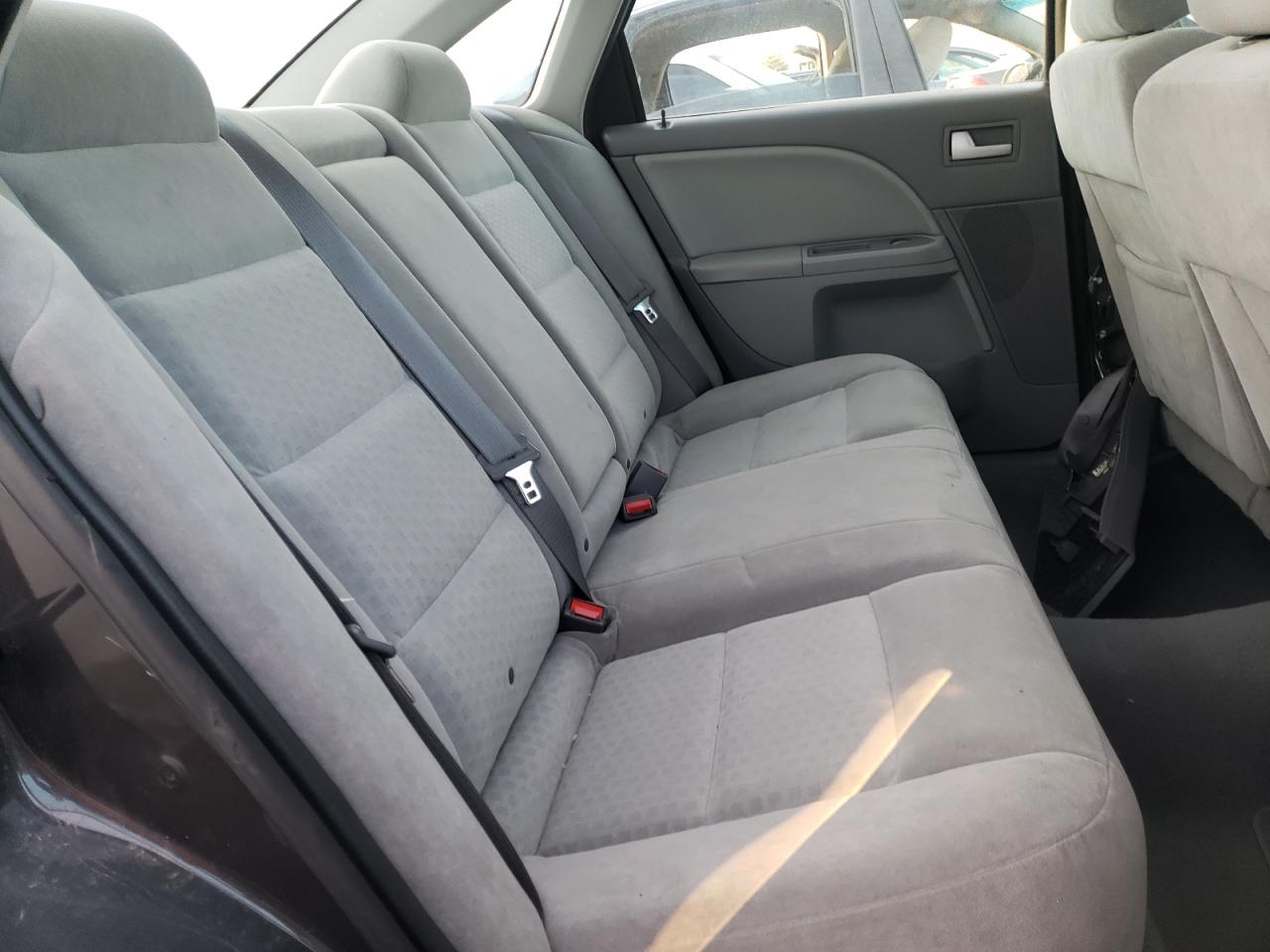 Photo 6 from auction – 2007 FORD FIVE HUNDR with VIN 1FAFP24127G102699