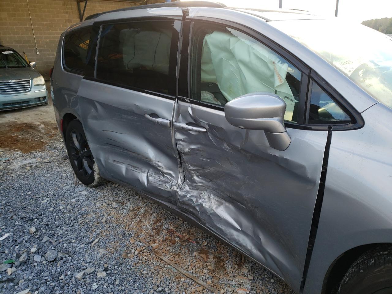 Photo 9 from auction – 2020 CHRYSLER PACIFICA T with VIN 2C4RC1BGXLR145619