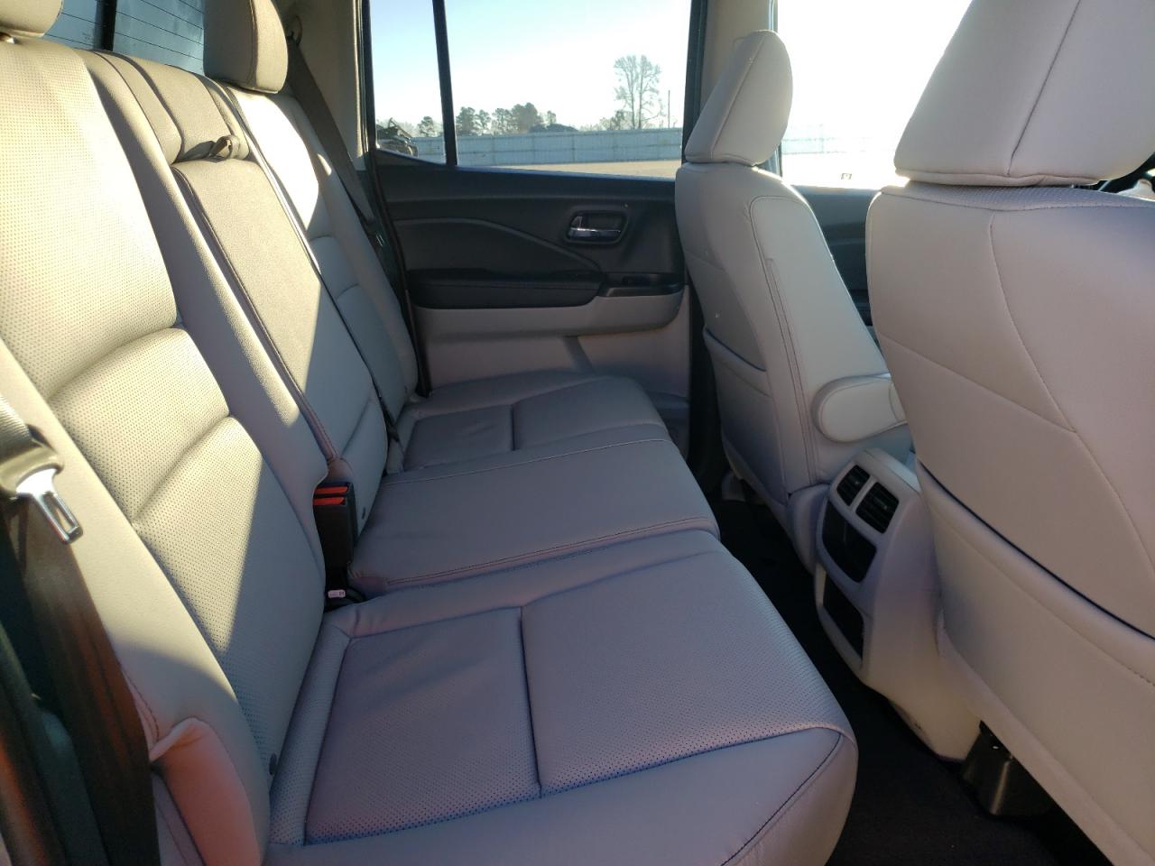 Photo 6 from auction – 2022 HONDA RIDGELINE with VIN 5FPYK3F76NB001835