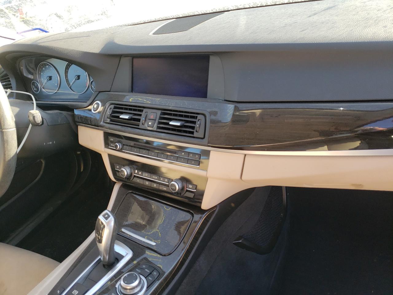 Photo 9 from auction – 2011 BMW 528 I with VIN WBAFR1C56BC744469