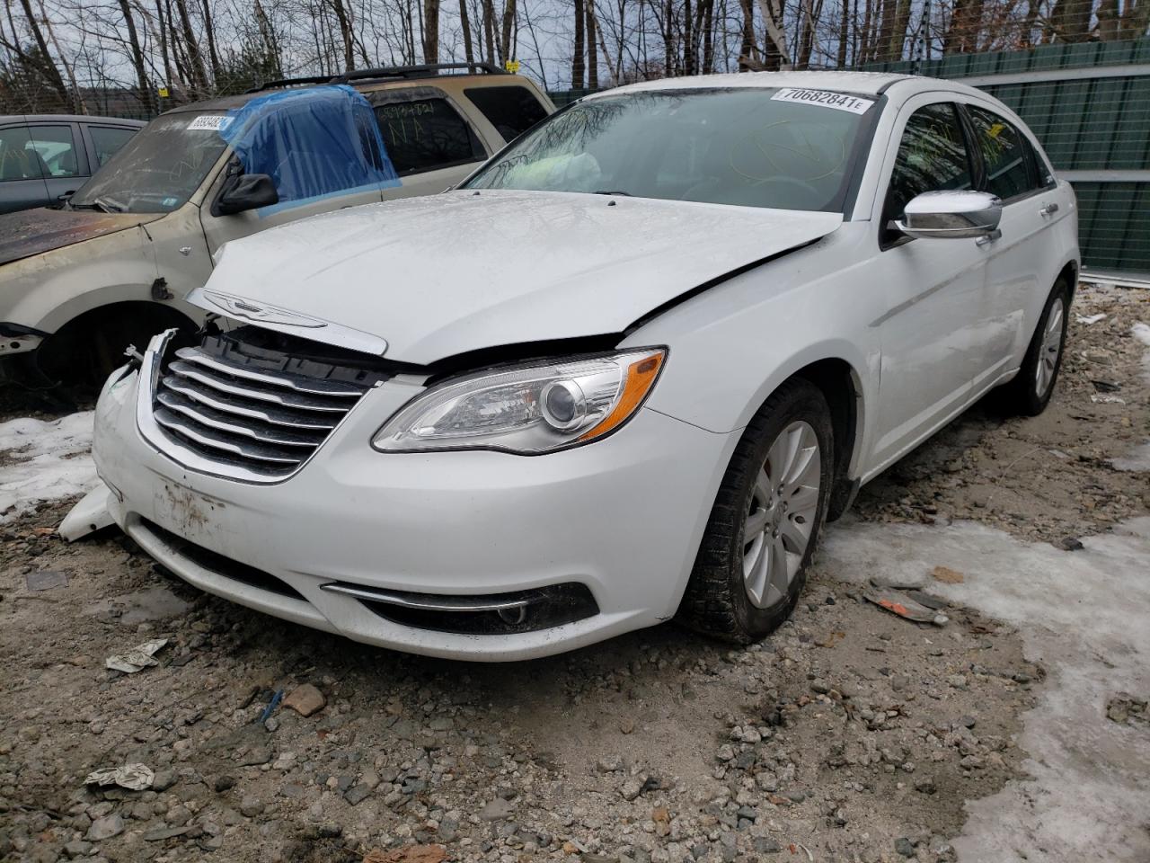 Photo 2 from auction – 2013 CHRYSLER 200 LIMITE with VIN 1C3CCBCG0DN739018