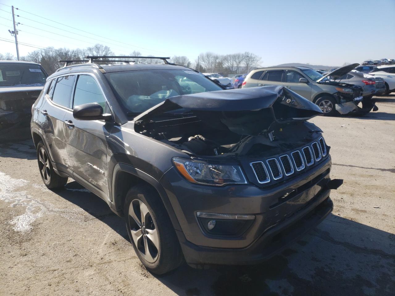 JEEP COMPASS LA 2019 with VIN 3C4NJDBB6KT697138 - Photo from auction