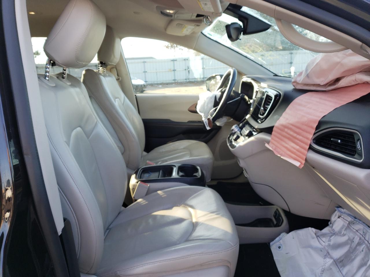 Photo 5 from auction – 2017 CHRYSLER PACIFICA T with VIN 2C4RC1BG5HR525152