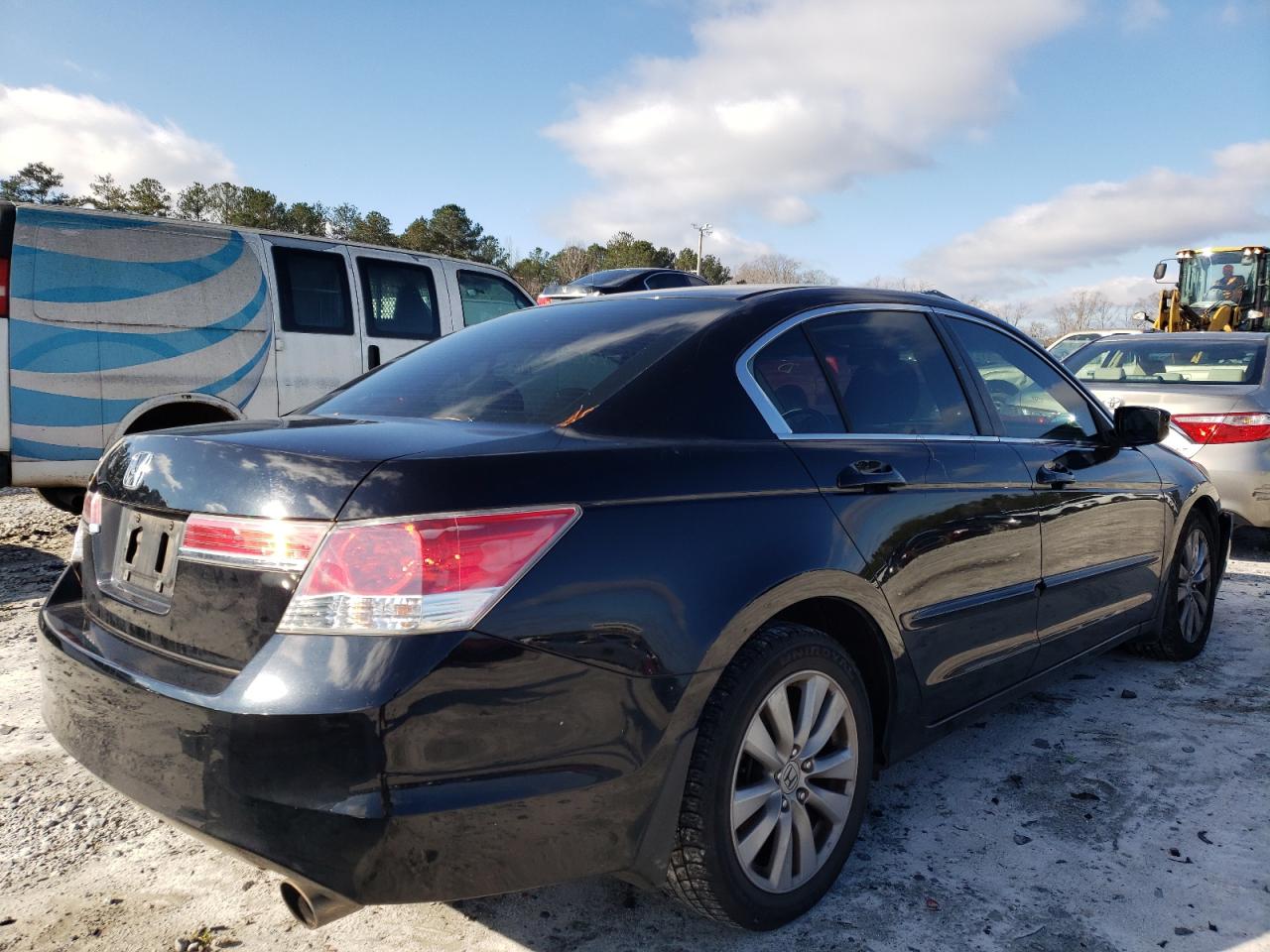 Photo 4 from auction – 2011 HONDA ACCORD EX with VIN 1HGCP2F7XBA071505