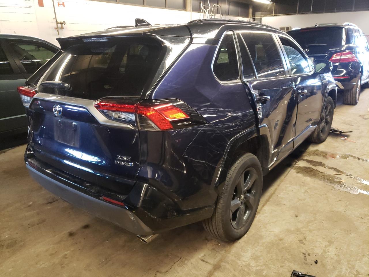 Photo 4 from auction – 2020 TOYOTA RAV4 XSE with VIN 4T3E6RFV9LU004124