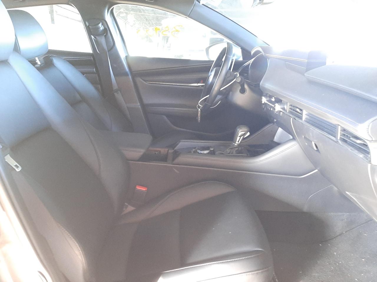 Photo 5 from auction – 2019 MAZDA 3 PREFERRE with VIN JM1BPAMM9K1119623