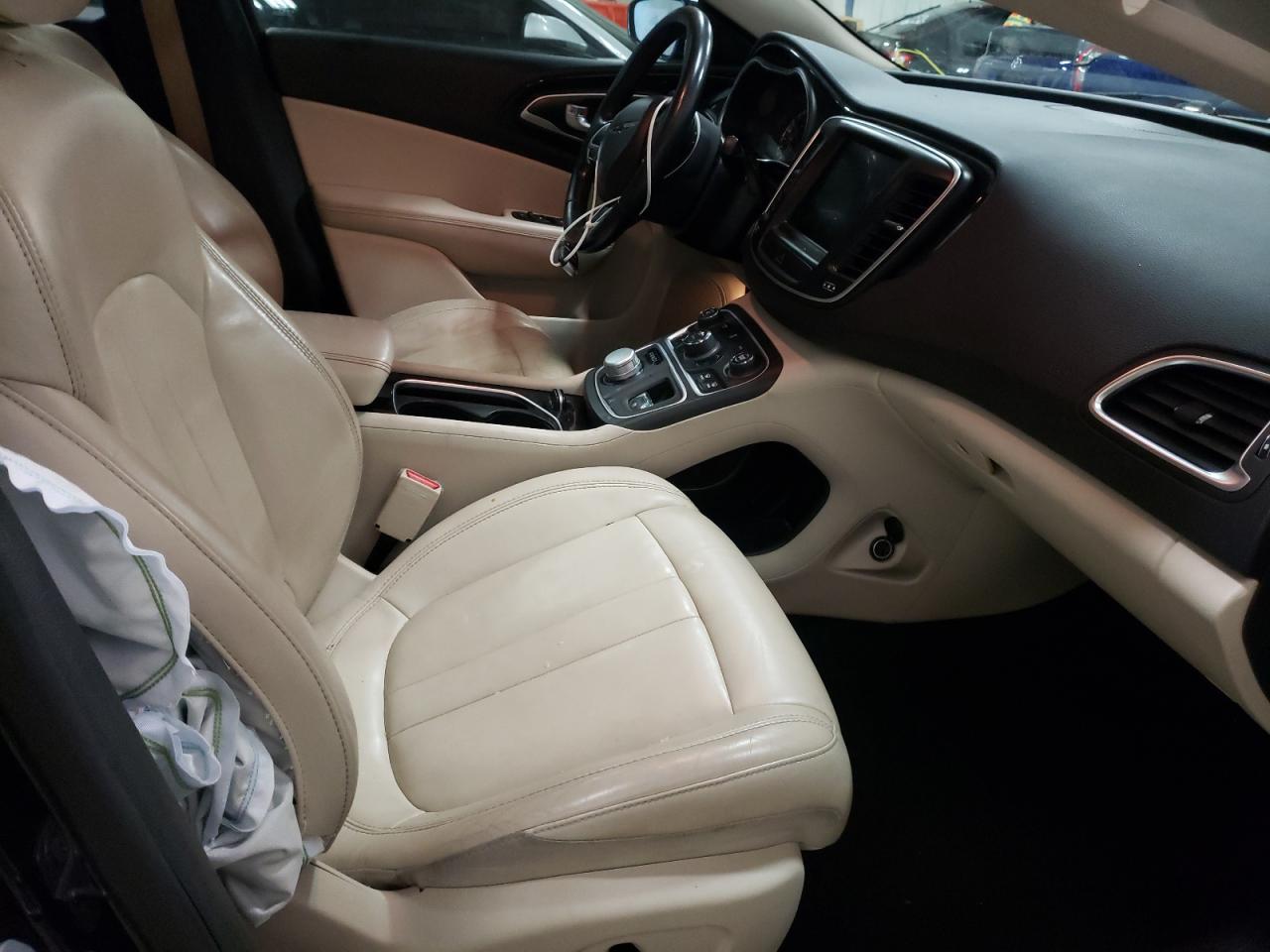 Photo 5 from auction – 2015 CHRYSLER 200 C with VIN 1C3CCCCB0FN656072