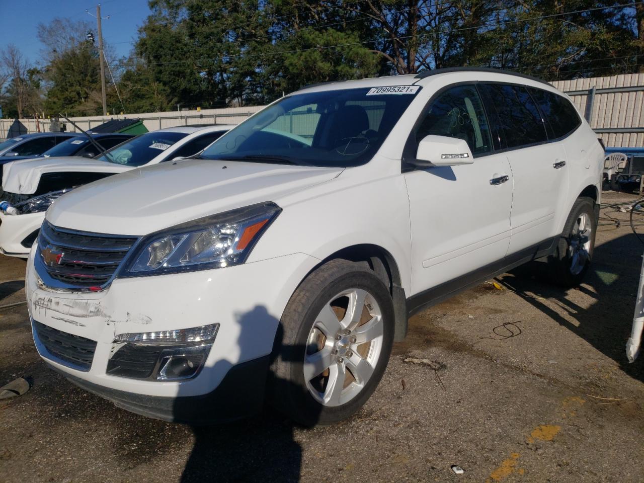 Photo 2 from auction – 2016 CHEVROLET TRAVERSE L with VIN 1GNKRGKD9GJ160932