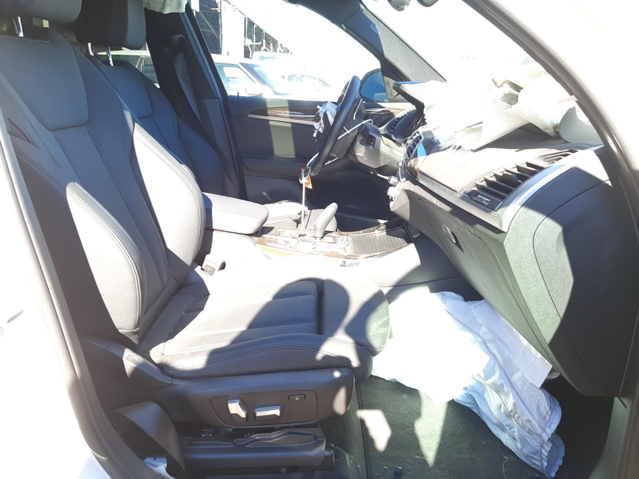 Photo 5 from auction – 2019 BMW X3 SDRIVE3 with VIN 5UXTR7C56KLR48552
