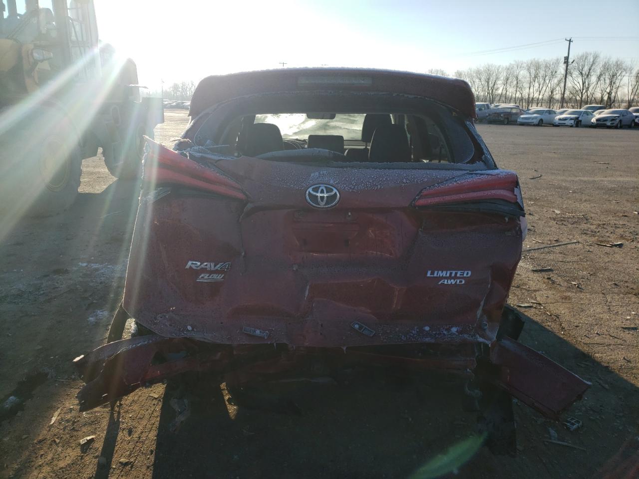 Photo 9 from auction – 2018 TOYOTA RAV4 LIMIT with VIN JTMDFREV8JD243607