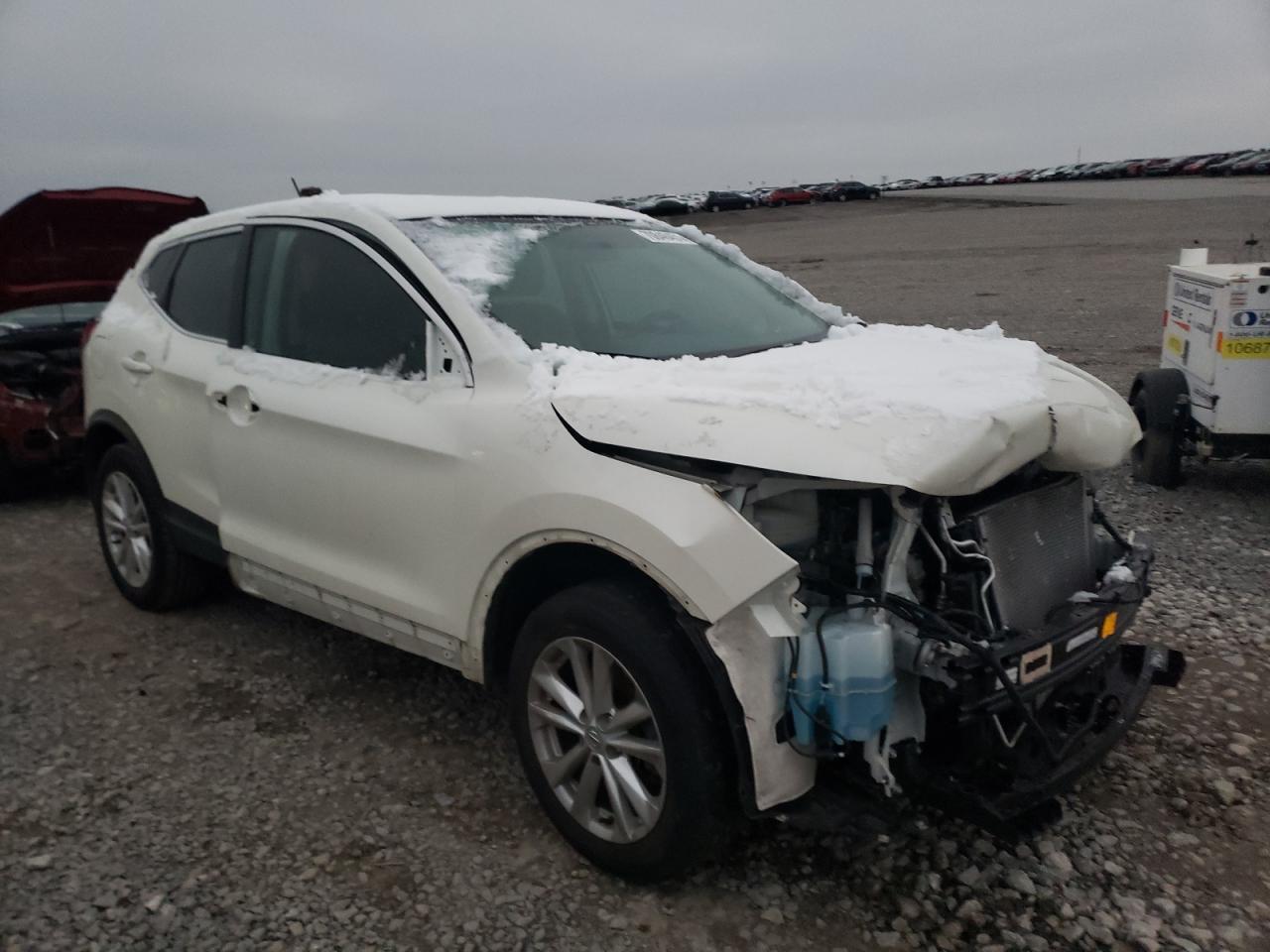 NISSAN ROGUE 2017 with VIN JN1BJ1CP9HW008677 - Photo from auction