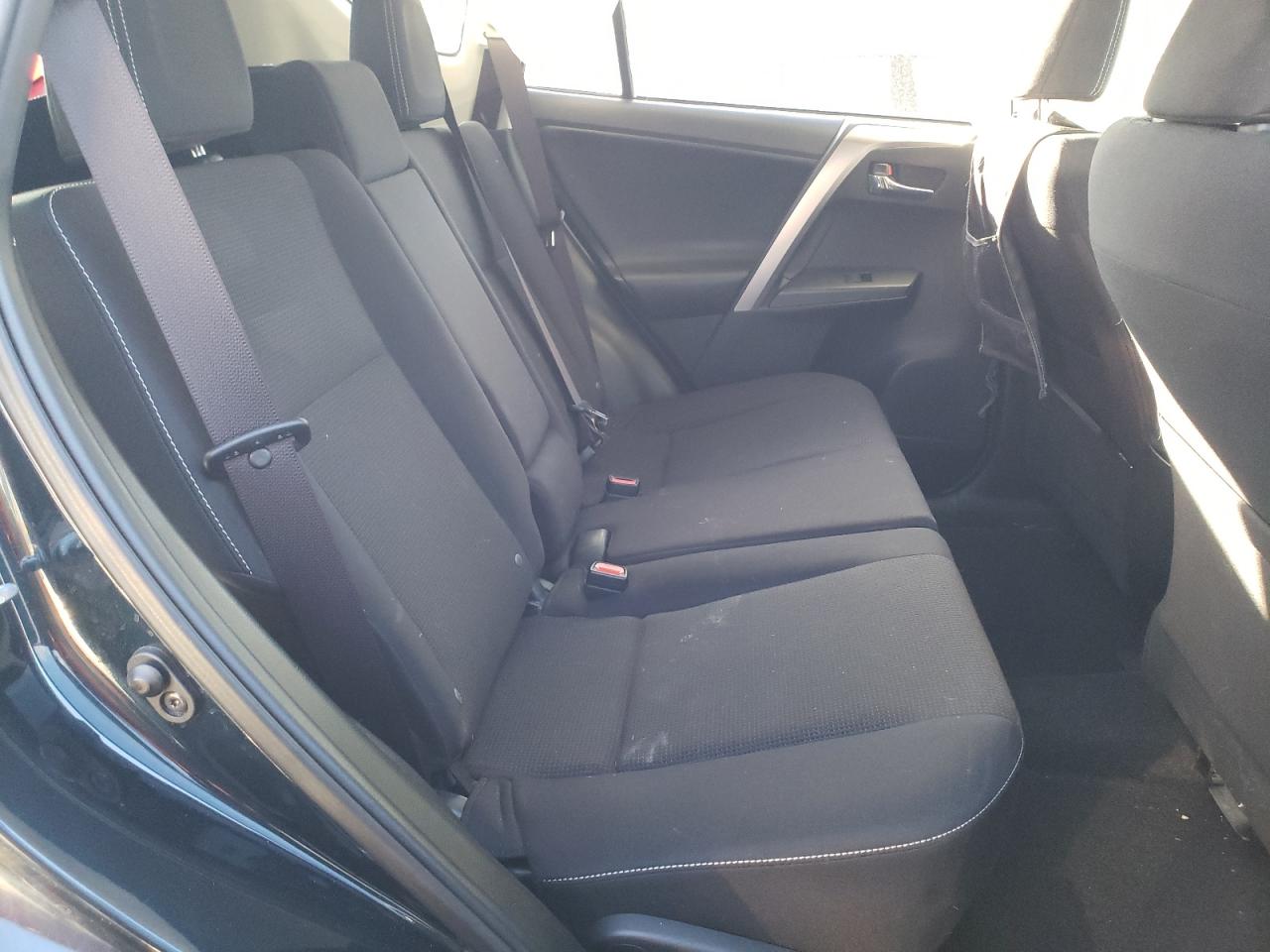 Photo 6 from auction – 2017 TOYOTA RAV4 XLE with VIN JTMRFREV1HJ708794