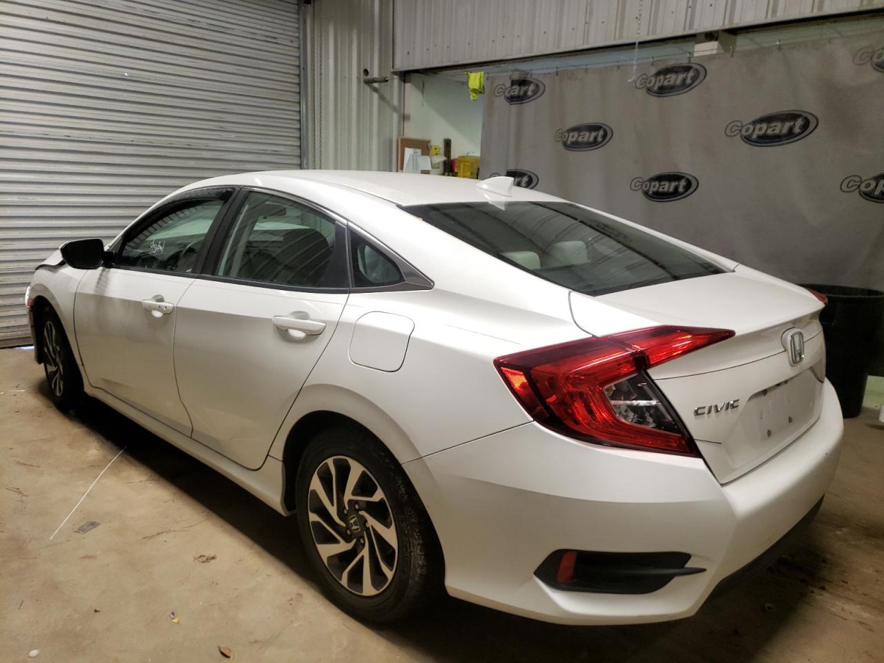 Photo 3 from auction – 2017 HONDA CIVIC EX with VIN 19XFC2F76HE011721