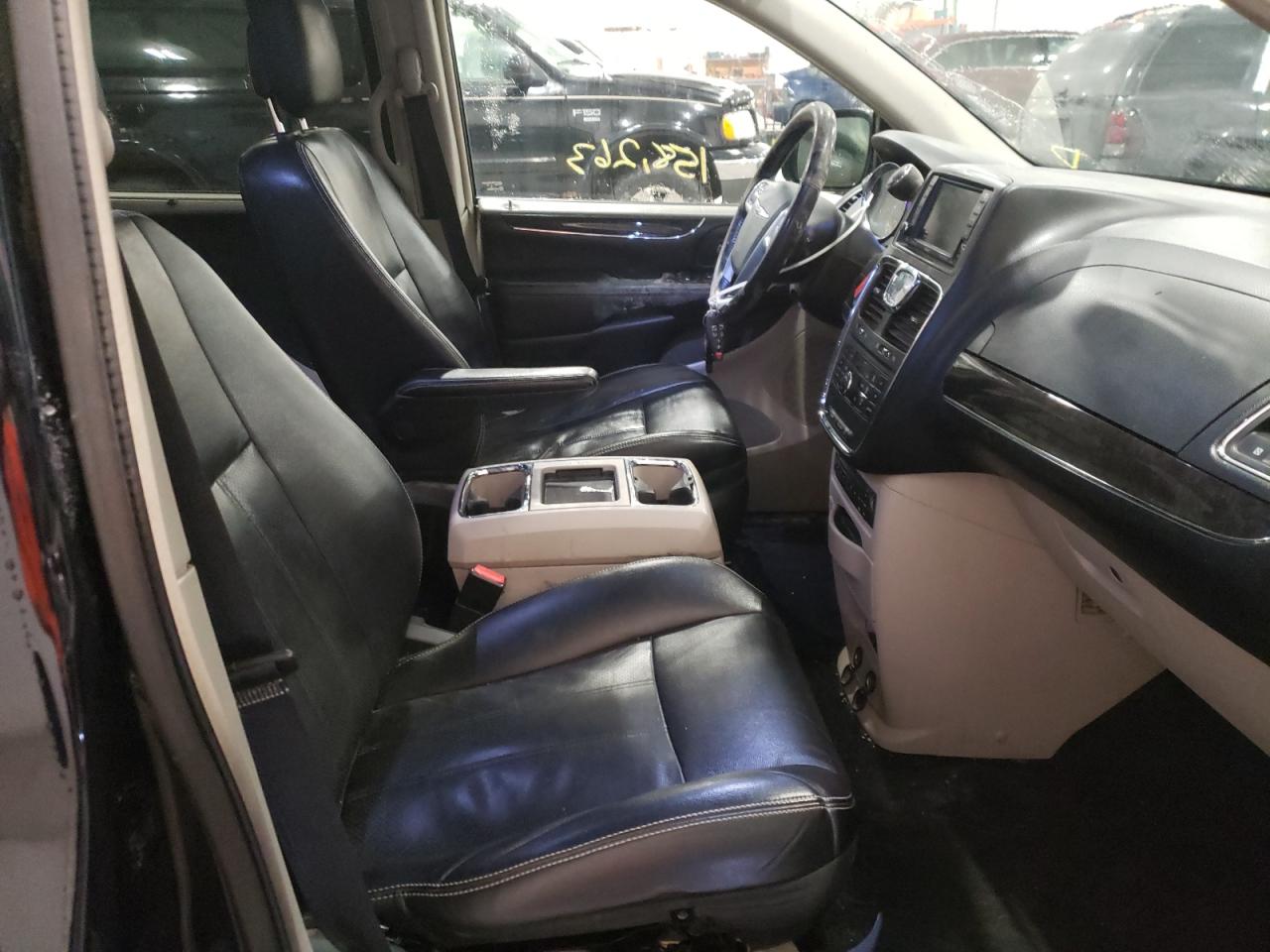 Photo 5 from auction – 2011 CHRYSLER TOWN & COU with VIN 2A4RR8DG8BR746959