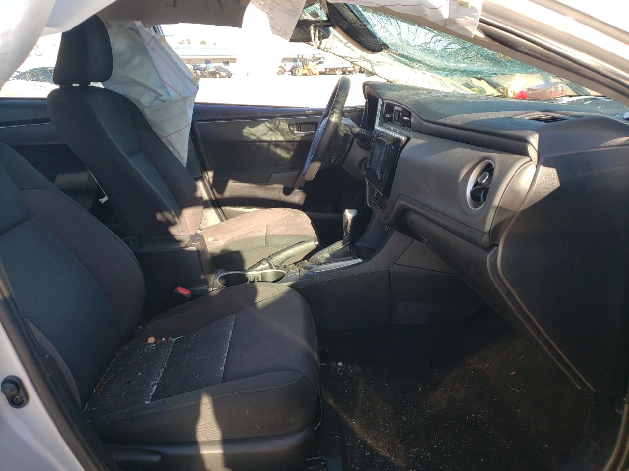Photo 5 from auction – 2017 TOYOTA COROLLA L with VIN 5YFBURHE0HP706680