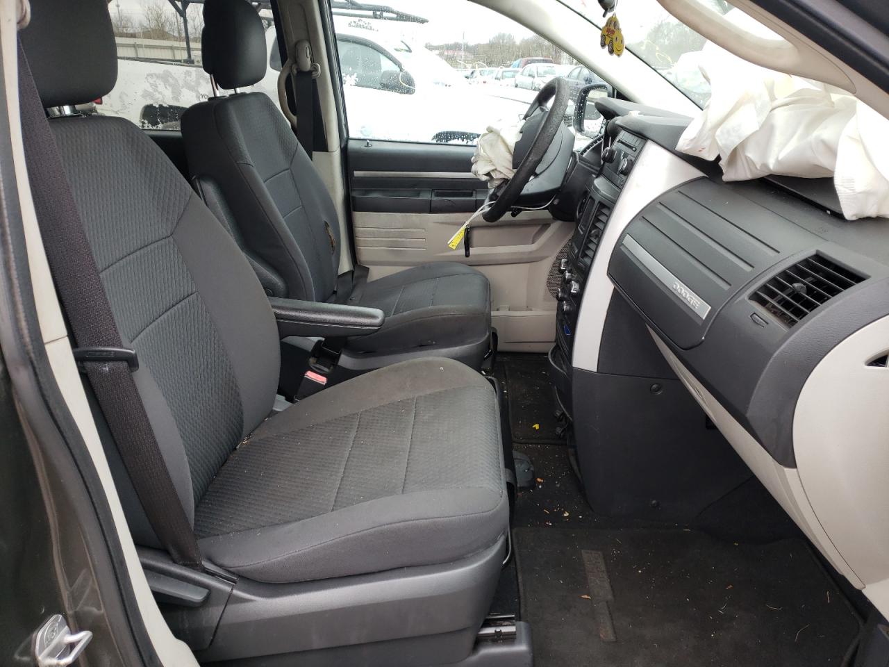 Photo 5 from auction – 2010 DODGE GRAND CARA with VIN 2D4RN4DE8AR397277