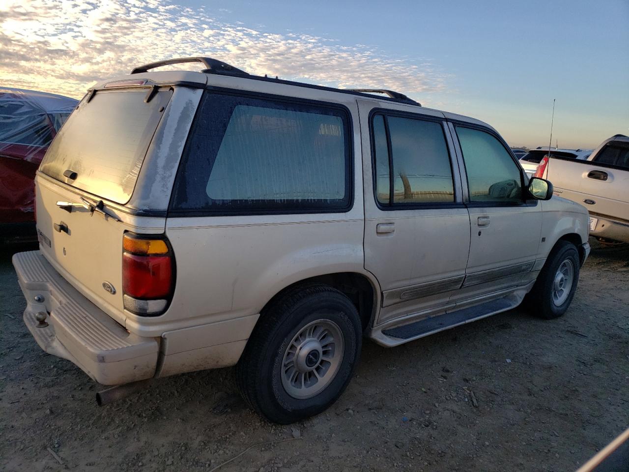 Photo 4 from auction – 1997 FORD EXPLORER with VIN 1FMDU35P5VZA35144