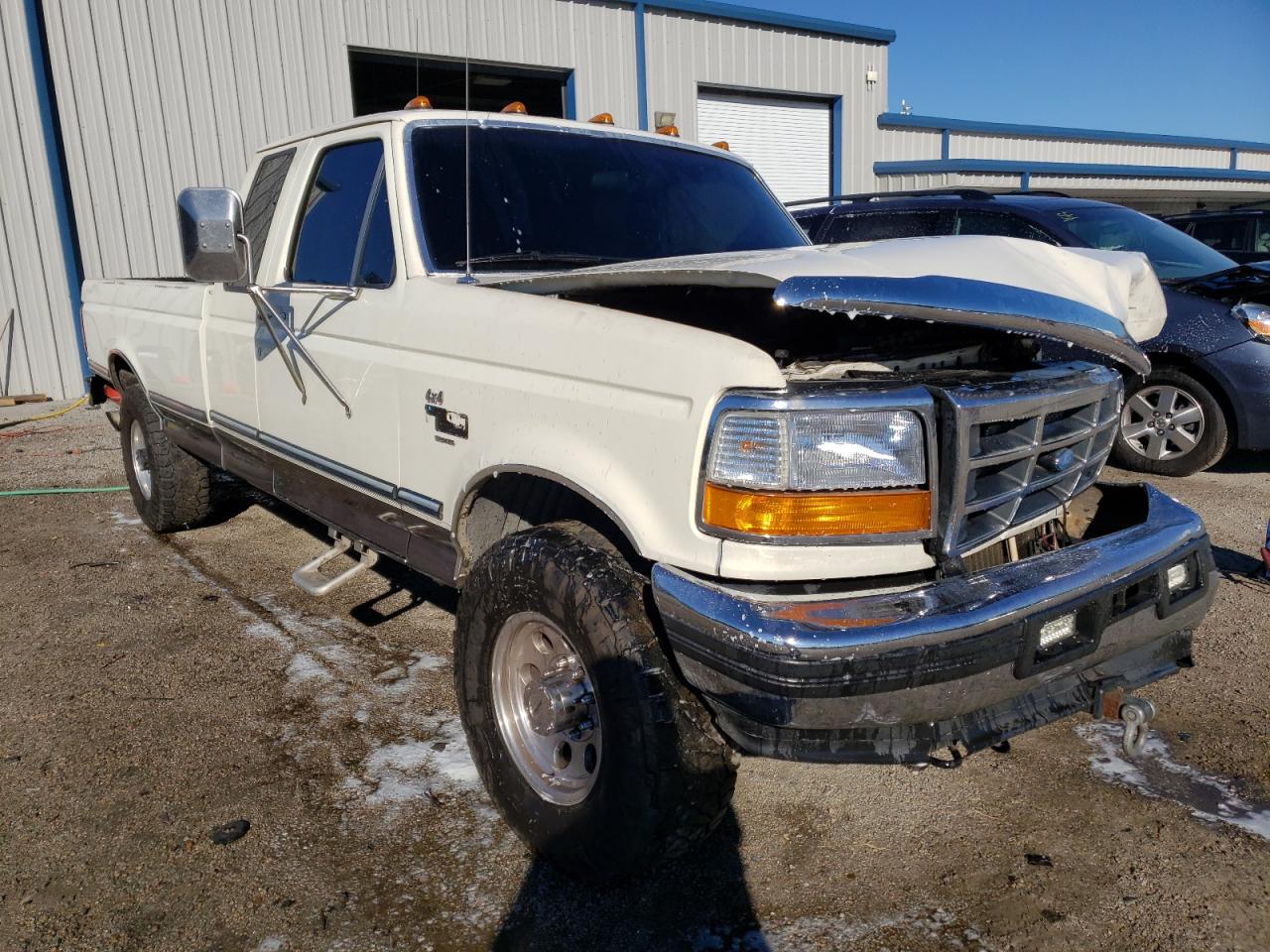 FORD F250 1994 with VIN 1FTHX25K2RKA70945 - Photo from auction