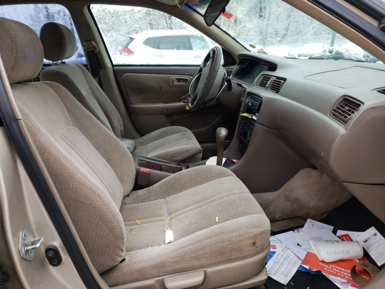 Photo 5 from auction – 2001 TOYOTA CAMRY CE with VIN 4T1BG22K81U766899