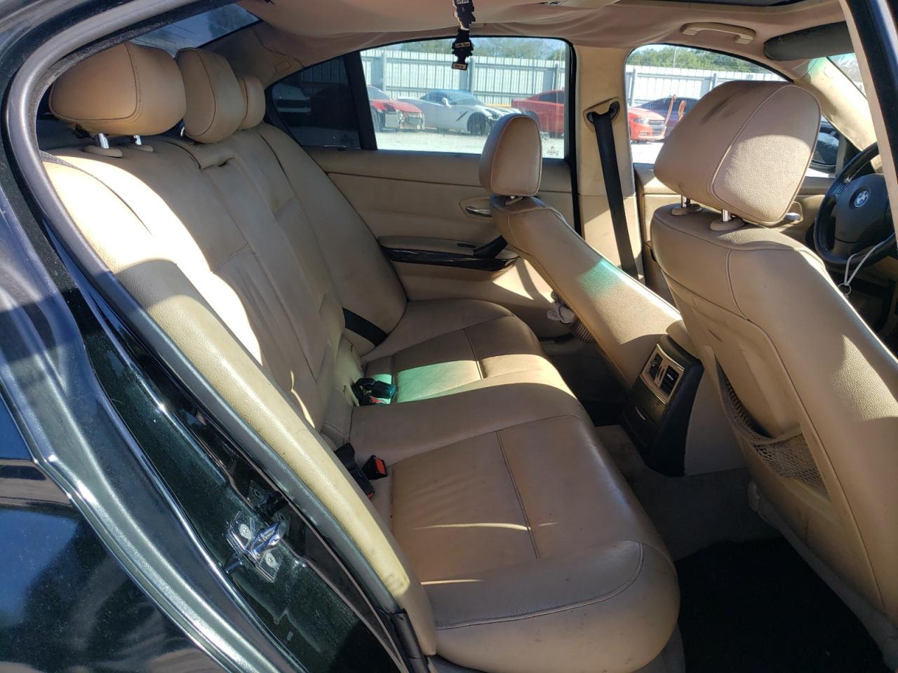 Photo 6 from auction – 2006 BMW 325 I with VIN WBAVB13596KX40556