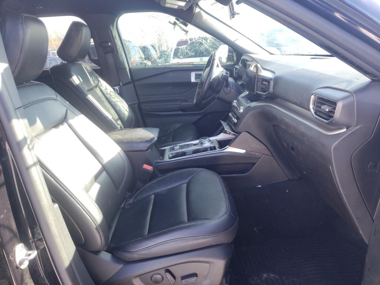 Photo 5 from auction – 2020 FORD EXPLORER X with VIN 1FMSK8DH5LGB05450