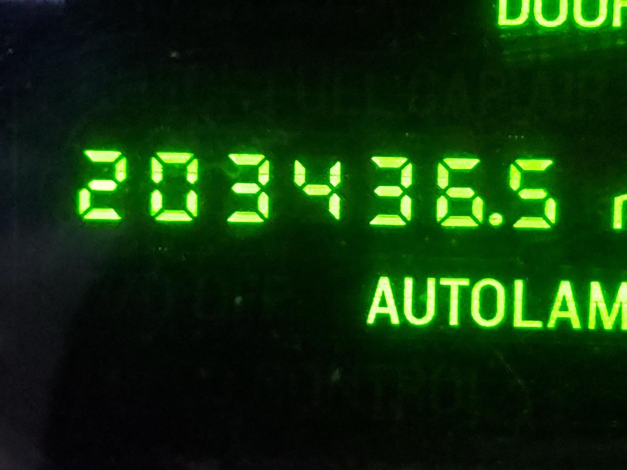 Photo 8 from auction – 2004 LINCOLN TOWN CAR E with VIN 1LNHM81W44Y627294