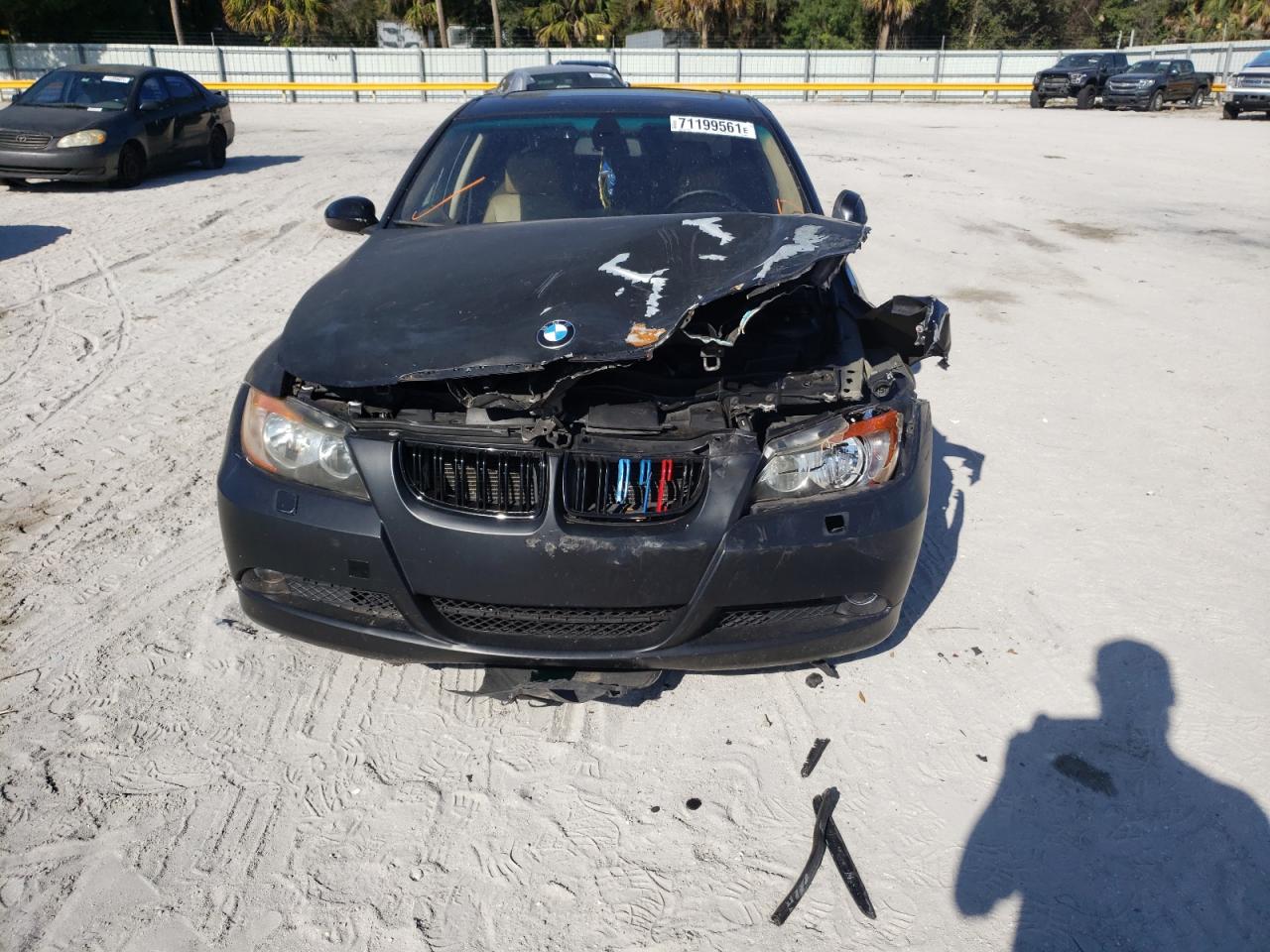 Photo 9 from auction – 2006 BMW 325 I with VIN WBAVB13596KX40556