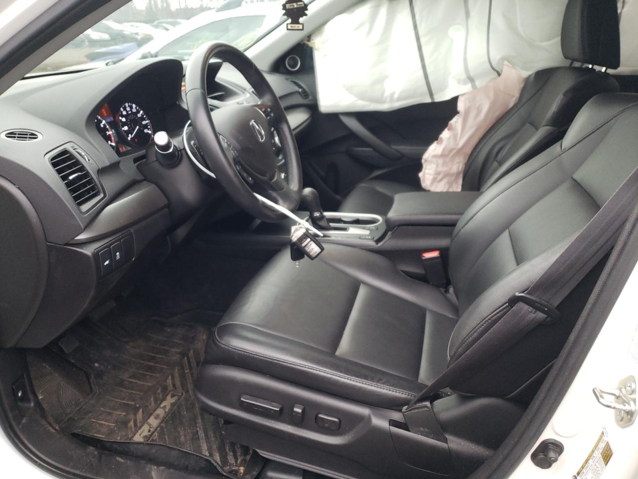 Photo 5 from auction – 2018 ACURA RDX with VIN 5J8TB4H31JL021874