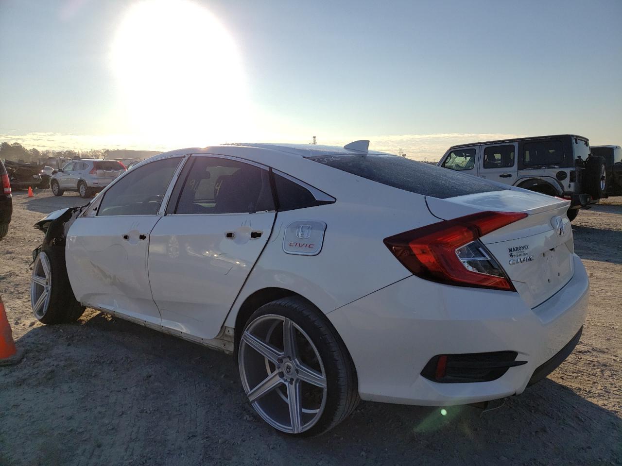 Photo 3 from auction – 2016 HONDA CIVIC EXL with VIN 19XFC1F73GE009627